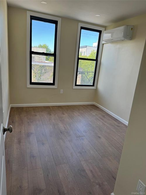 apt-3l-130 Wilson Ave, Brooklyn, NY, 11237-2742 | Card Image