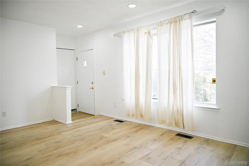 4056 Fox St, Inkster, MI, 48141-2723 | Card Image