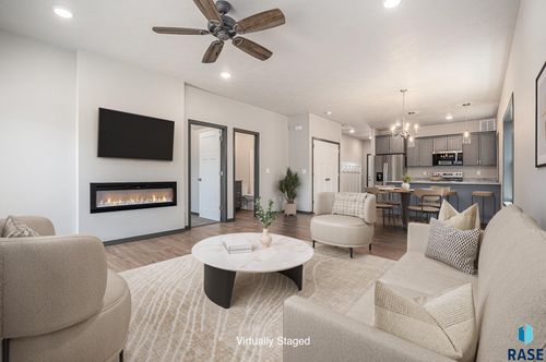 813 N Marquette Pl Place, Sioux Falls, SD, 57110 | Card Image