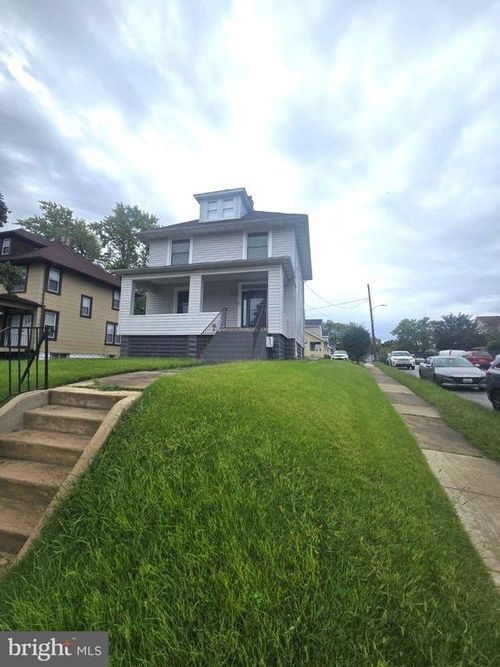 2911 E Northern Pkwy, Baltimore, MD, 21214-1220 | Card Image