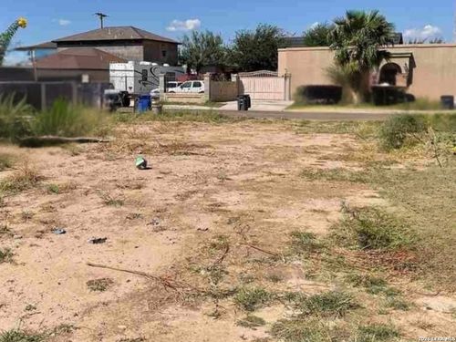 1427 Riddle, Laredo, TX, 78046-8834 | Card Image