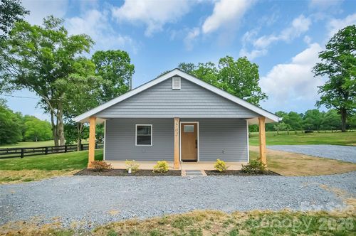 2702 W Stage Coach Trl, Shelby, NC, 28150-8819 | Card Image