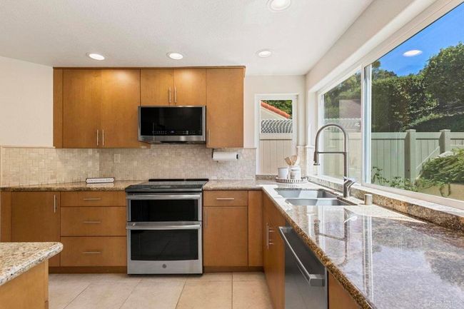 12157 Iron View Row, House other with 3 bedrooms, 2 bathrooms and 2 parking in San Diego CA | Image 8