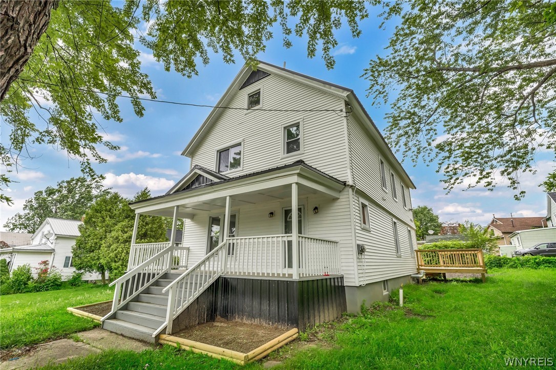 Oak St, Silver Creek, NY 14136