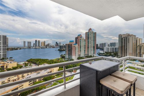ph16-3300 Ne 192nd St, Aventura, FL, 33180-2427 | Card Image
