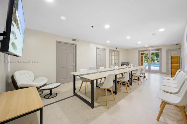 1406 - 19999 E Country Club Dr, Condo with 2 bedrooms, 2 bathrooms and null parking in Aventura FL | Image 40