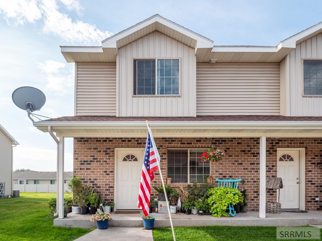 Robison Dr, Ammon, ID 83406