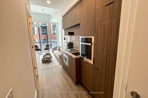 404-39 Roehampton Ave, Toronto, ON, M4P0G1 | Card Image