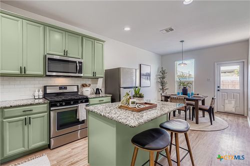 184 Palm Dr, Buda, TX, 78610-5281 | Card Image