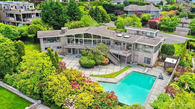 8840 Ne 24 Th St, House other with 5 bedrooms, 4 bathrooms and 3 parking in Clyde Hill WA | Image 39