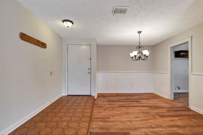 View of the entryway | Image 6