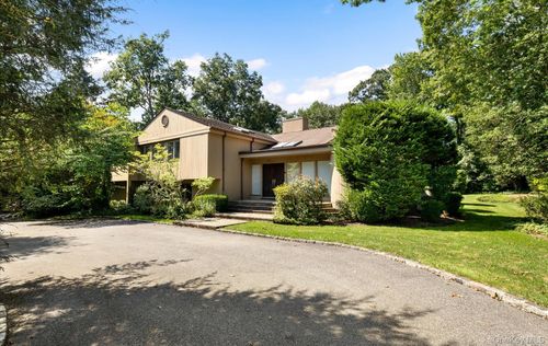 8 Kodiak Dr, Woodbury, NY, 11797-2705 | Card Image