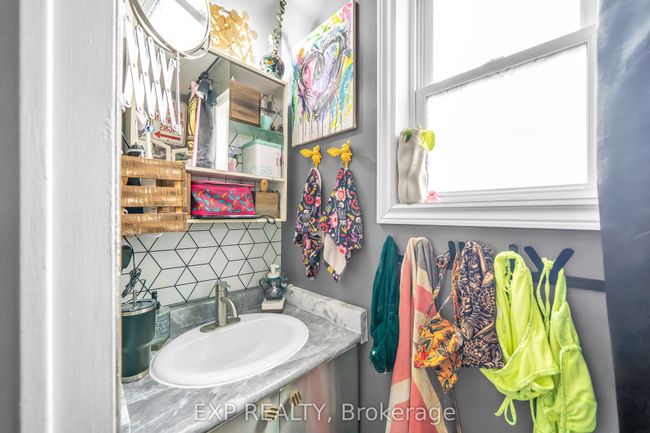 679 Frobisher Crt, House attached with 5 bedrooms, 3 bathrooms and 4 parking in Oshawa ON | Image 17