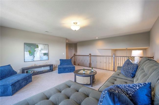 Perfect game/home office/study area | Image 42