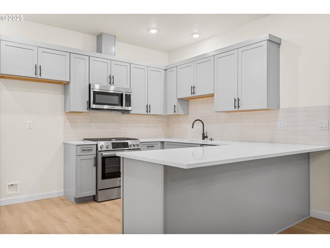 6307 Se Chloe Rose Way, House attached with 3 bedrooms, 3 bathrooms and 1 parking in Milwaukie OR | Image 9
