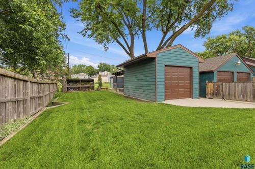 1900 W 28th St Street, Sioux Falls, SD, 57105 | Card Image