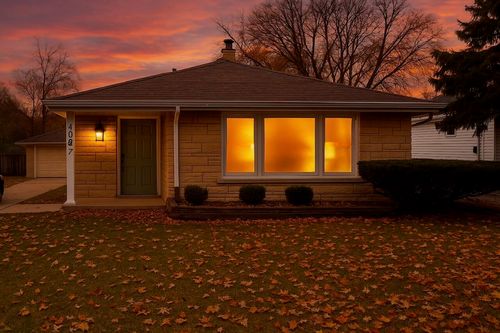 4067 N 98th St, Wauwatosa, WI, 53222-1463 | Card Image