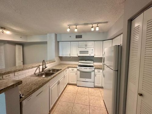 105-7888 Sonoma Springs Cir, Lake Worth, FL, 33463-7934 | Card Image