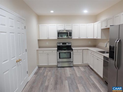 3520 Montgomery Ln, CHARLOTTESVILLE, VA, 22903-9314 | Card Image
