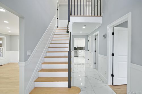 95 Wellington Ct, Yorktown Heights, NY, 10598-5923 | Card Image