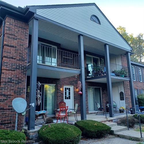 31045 Pheasant Run St, Farmington Hills, MI, 48334-1262 | Card Image