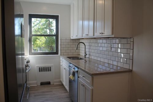 apt-4b-61 White Oak St, New Rochelle, NY, 10801-1747 | Card Image