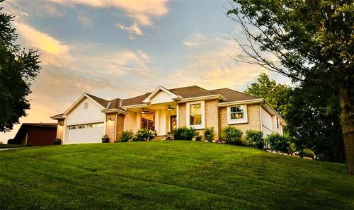 105 Summit Dr, Wathena, KS, 66090-1236 | Card Image