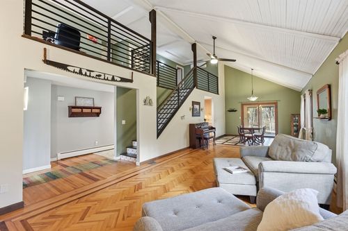 6 Madison Ave, Southampton, MA, 01073-9520 | Card Image