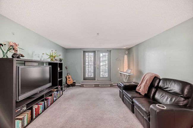 204 - 2212 34 Avenue Sw, Home with 2 bedrooms, 2 bathrooms and 1 parking in Calgary AB | Image 4