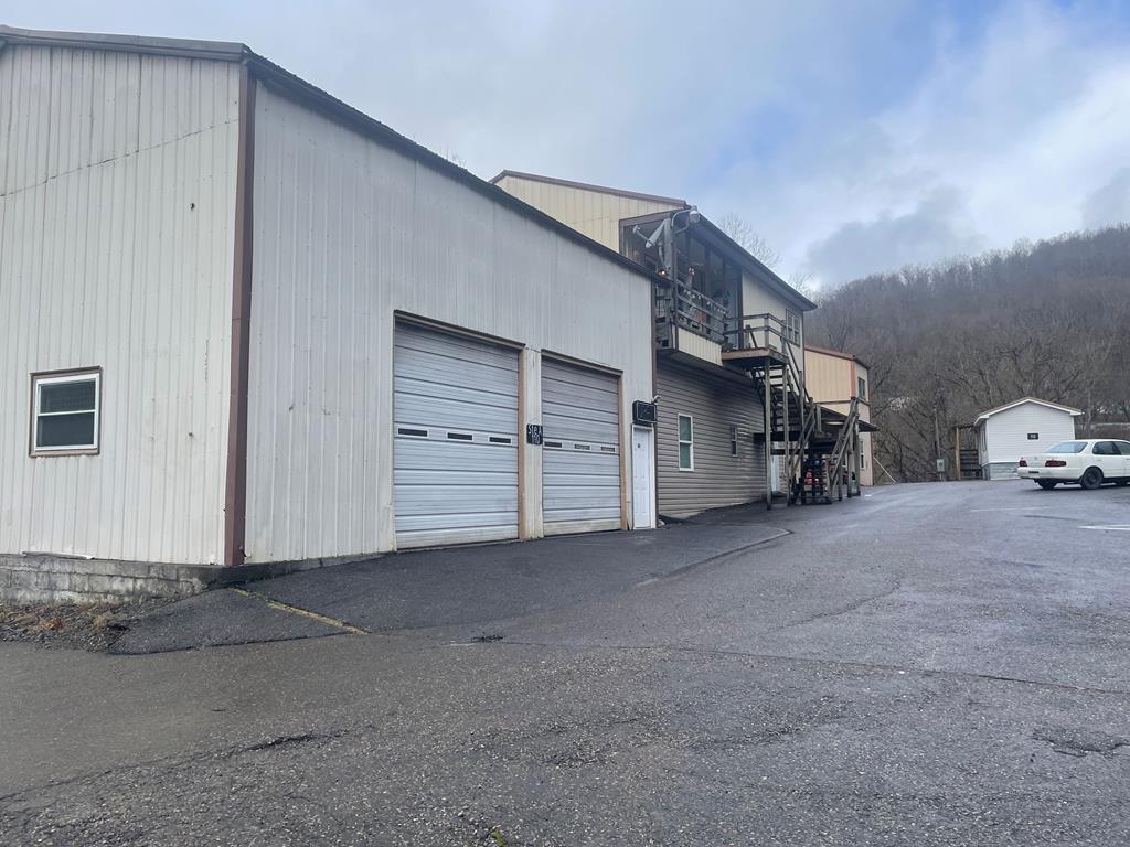 110 Redwood Dr, Raven, VA 24639