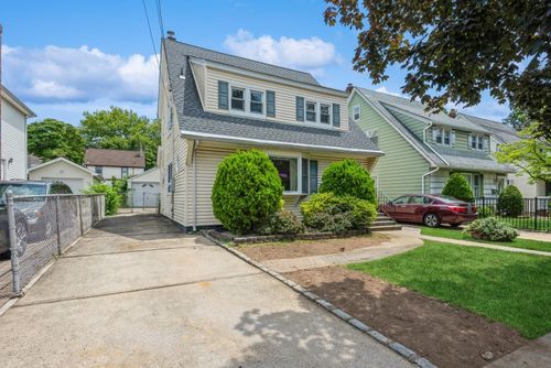 121 Campbell Ave, Williston Park, NY, 11596-1606 | Card Image