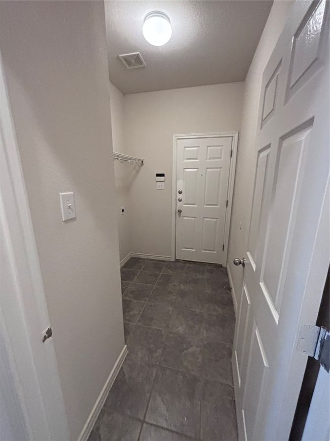 Laundry area with hookup for an electric dryer and a textured ceiling | Image 8