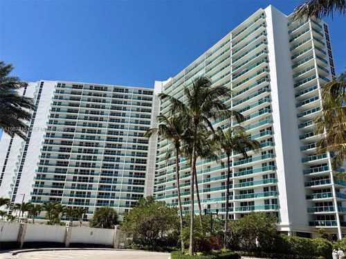 528-100 Bayview Dr, Sunny Isles Beach, FL, 33160-5321 | Card Image