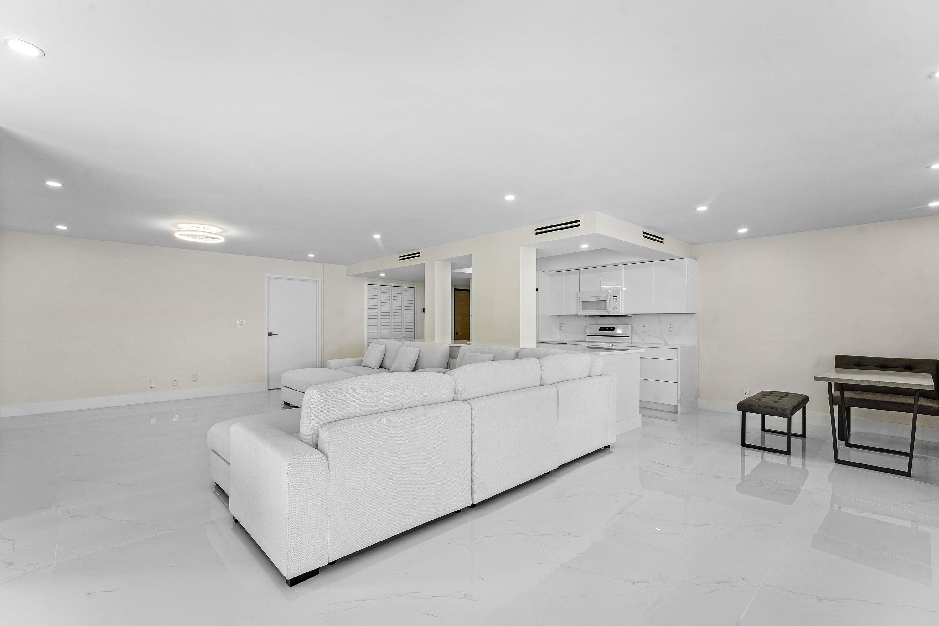 Residential Lease in Singer Island 4