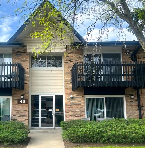apt-206-4B Kingery Quarter, Willowbrook, IL, 60527-6573 | Card Image