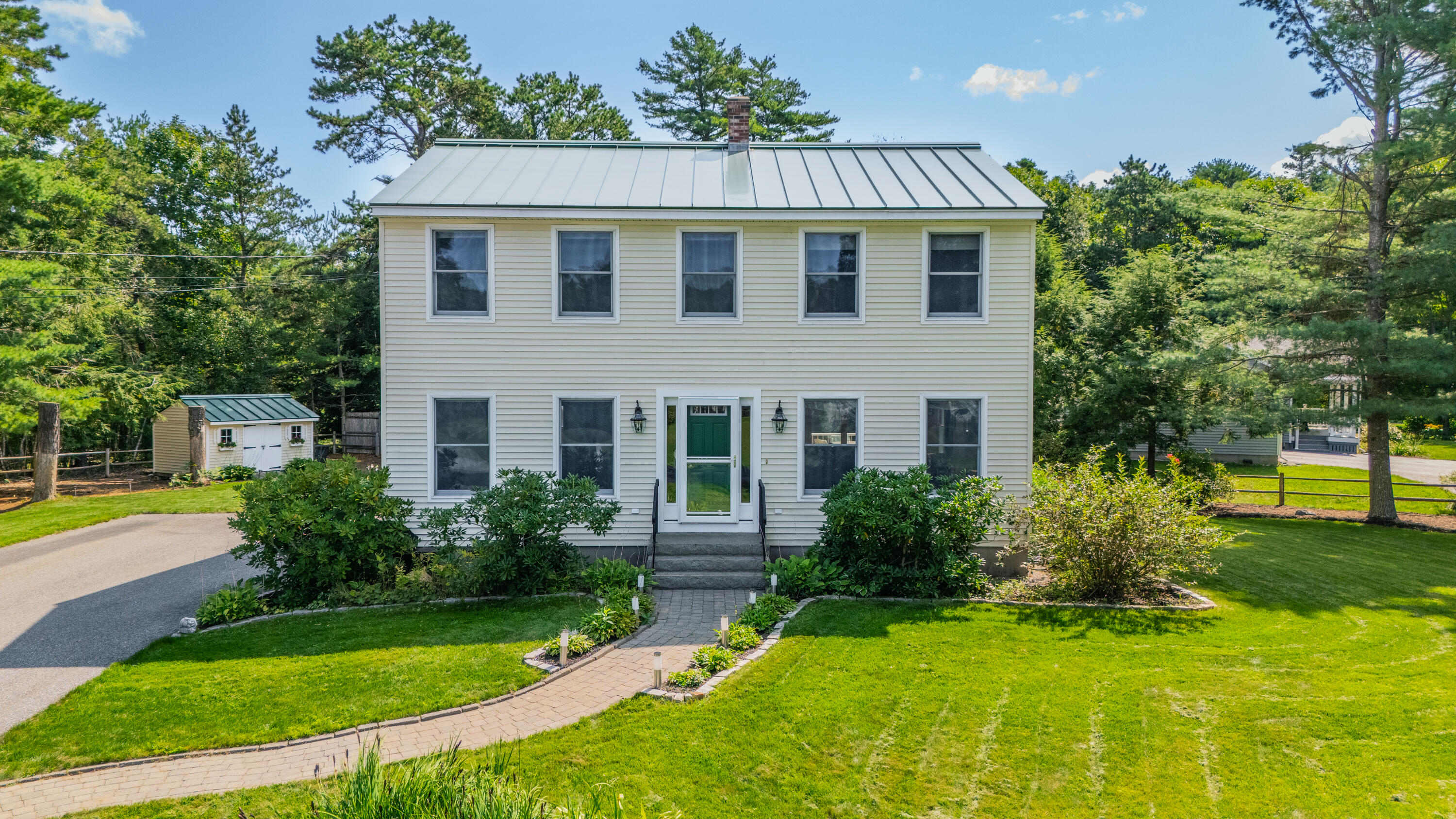 Madelyn Ave, Topsham, ME 04086