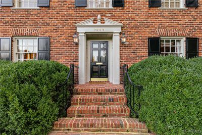 Pretty Foyer | Image 3