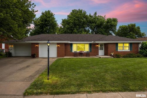 255 E Fernwood St, Morton, IL, 61550-2535 | Card Image