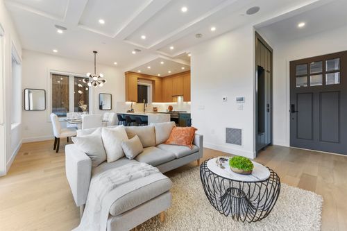 2-1322 E 13th Ave, Vancouver, BC, V5N2B6 | Card Image