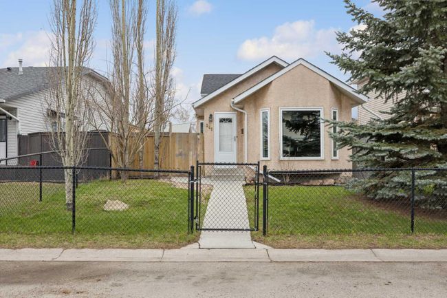 241 Taradale Close Ne, Home with 3 bedrooms, 2 bathrooms and 2 parking in Calgary AB | Image 2