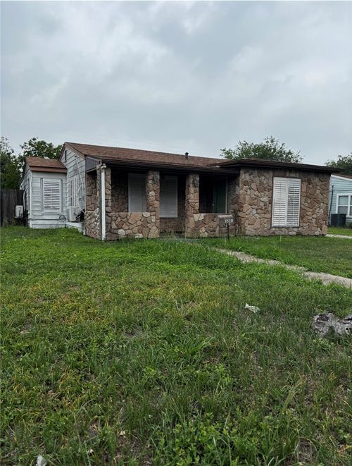 1241 Cambridge Dr, Corpus Christi, TX, 78404-3711 | Card Image