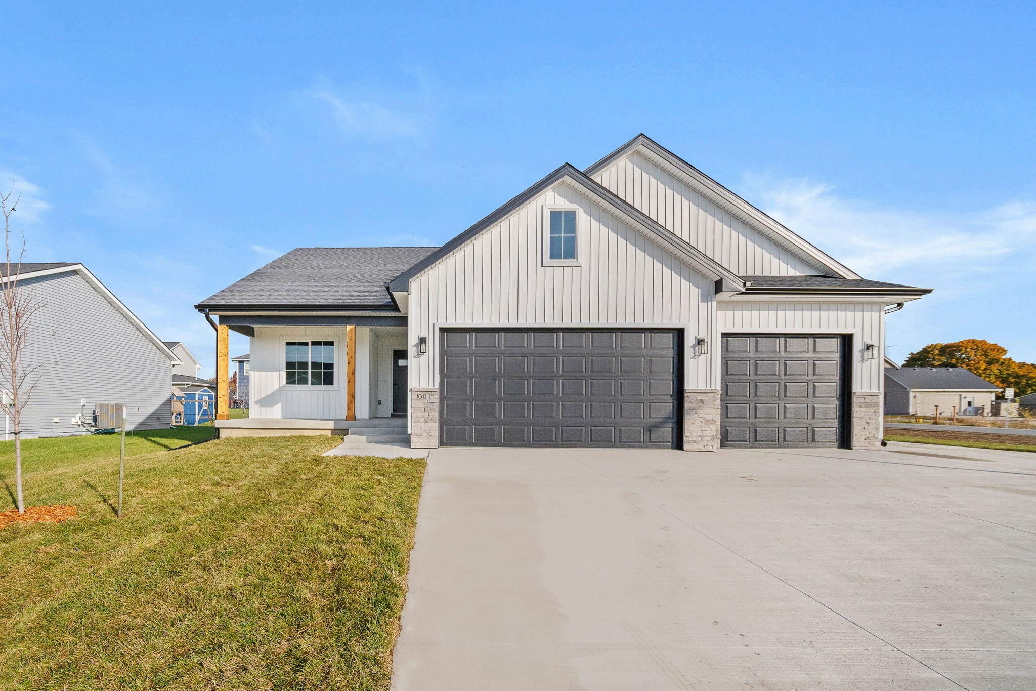 Oak Ct, Dallas Center, IA 50063