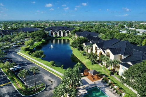 718-7670 Westwood Dr, Tamarac, FL, 33321-2352 | Card Image