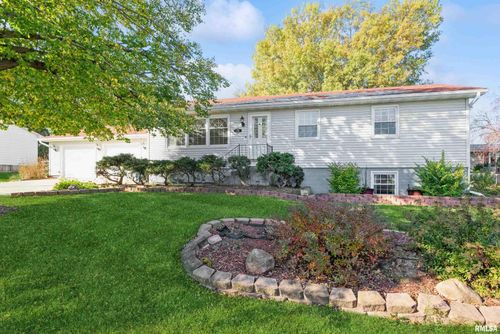 209 3rd Ave, Stanwood, IA, 52337-9761 | Card Image