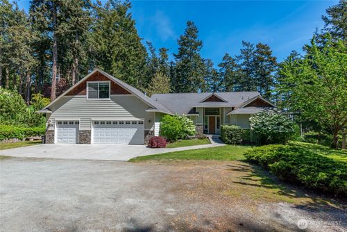 2434 Moss Ln, Oak Harbor, WA, 98277-8858 | Card Image