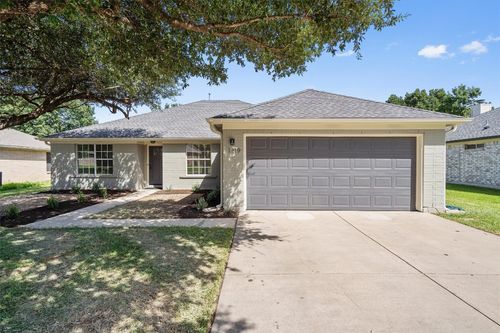 1319 Ashley Dr, Round Rock, TX, 78665-1111 | Card Image