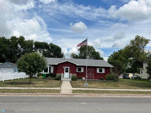 204 Lincoln Avenue, Finley, ND, 58230 | Card Image