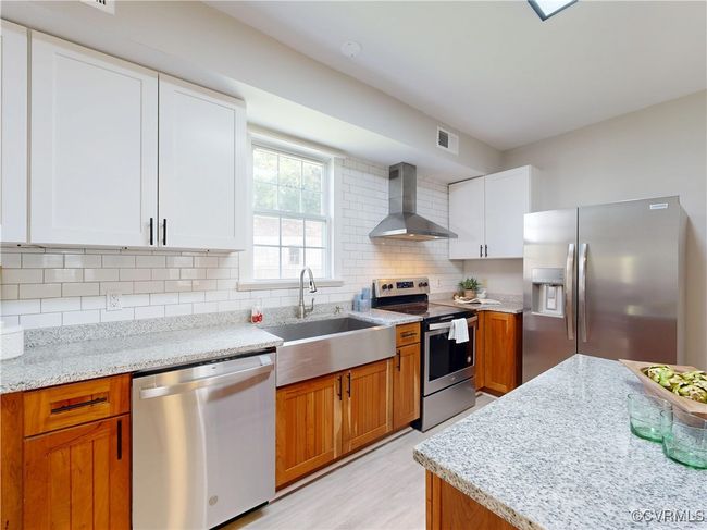 Granite Countertops, new stainless fridge and new stainless dishwasher | Image 15