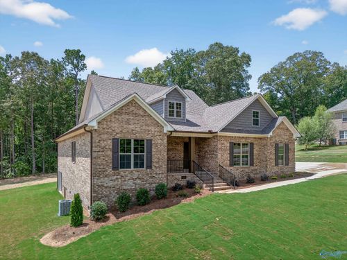 105 Meadow Creek Rd, Glencoe, AL, 35905-9425 | Card Image