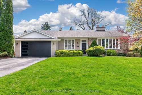23 Ravensbourne Cres, Etobicoke, ON, M9A2A9 | Card Image